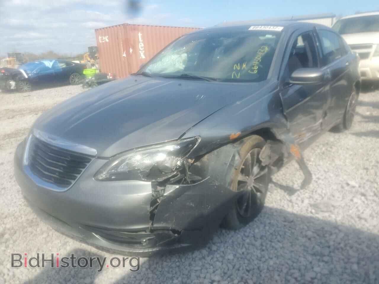 2013 CHRYSLER 200 - VIN: 1C3CCBBG2DN715465 - Фото 2