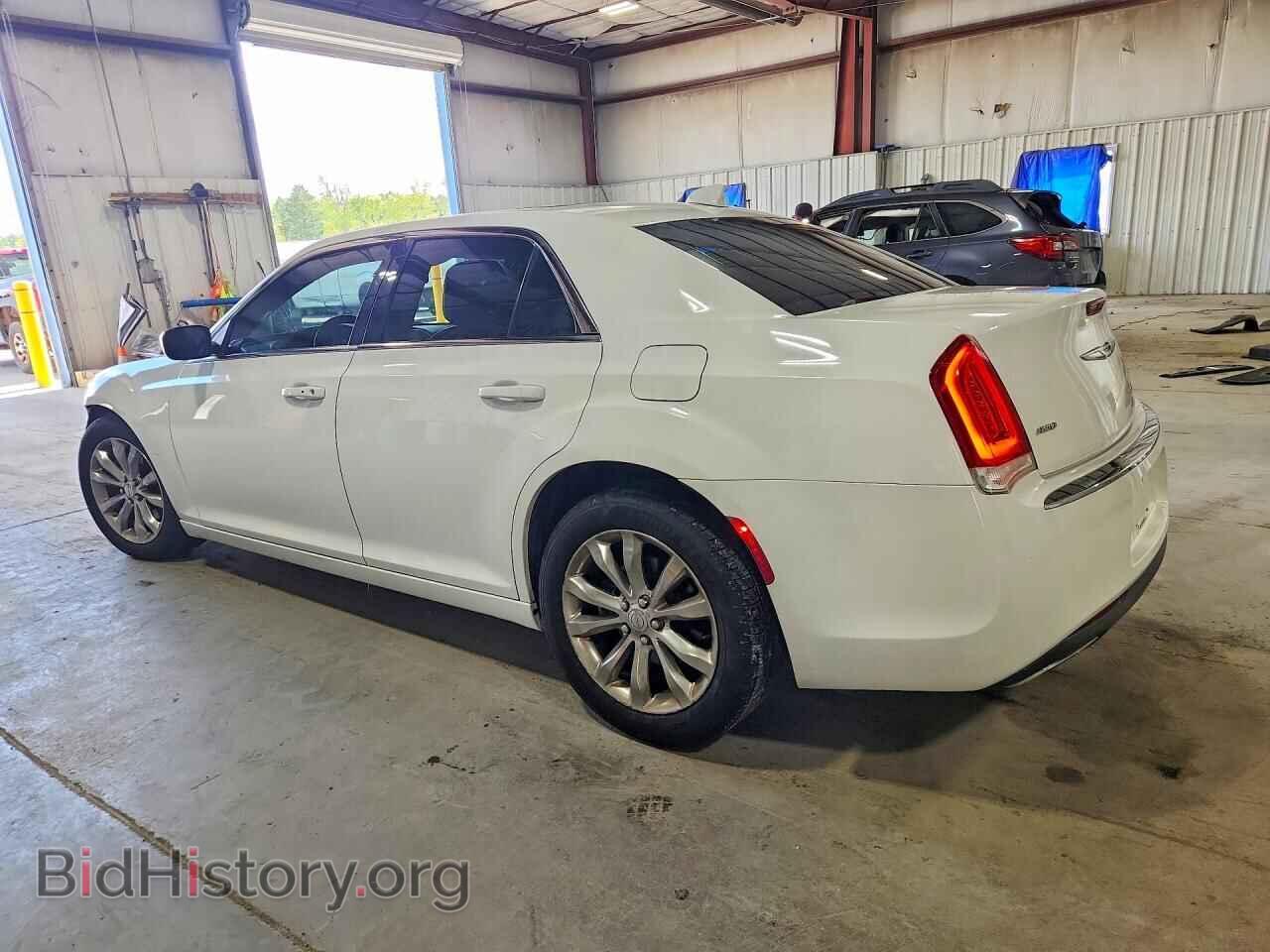 2015 CHRYSLER 300 - VIN: 2C3CCARG3FH808393 - Фото 2