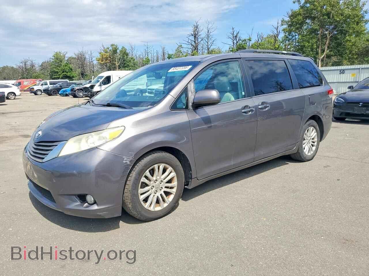Фотография 5TDYK3DC4DS299403 - TOYOTA SIENNA 2013