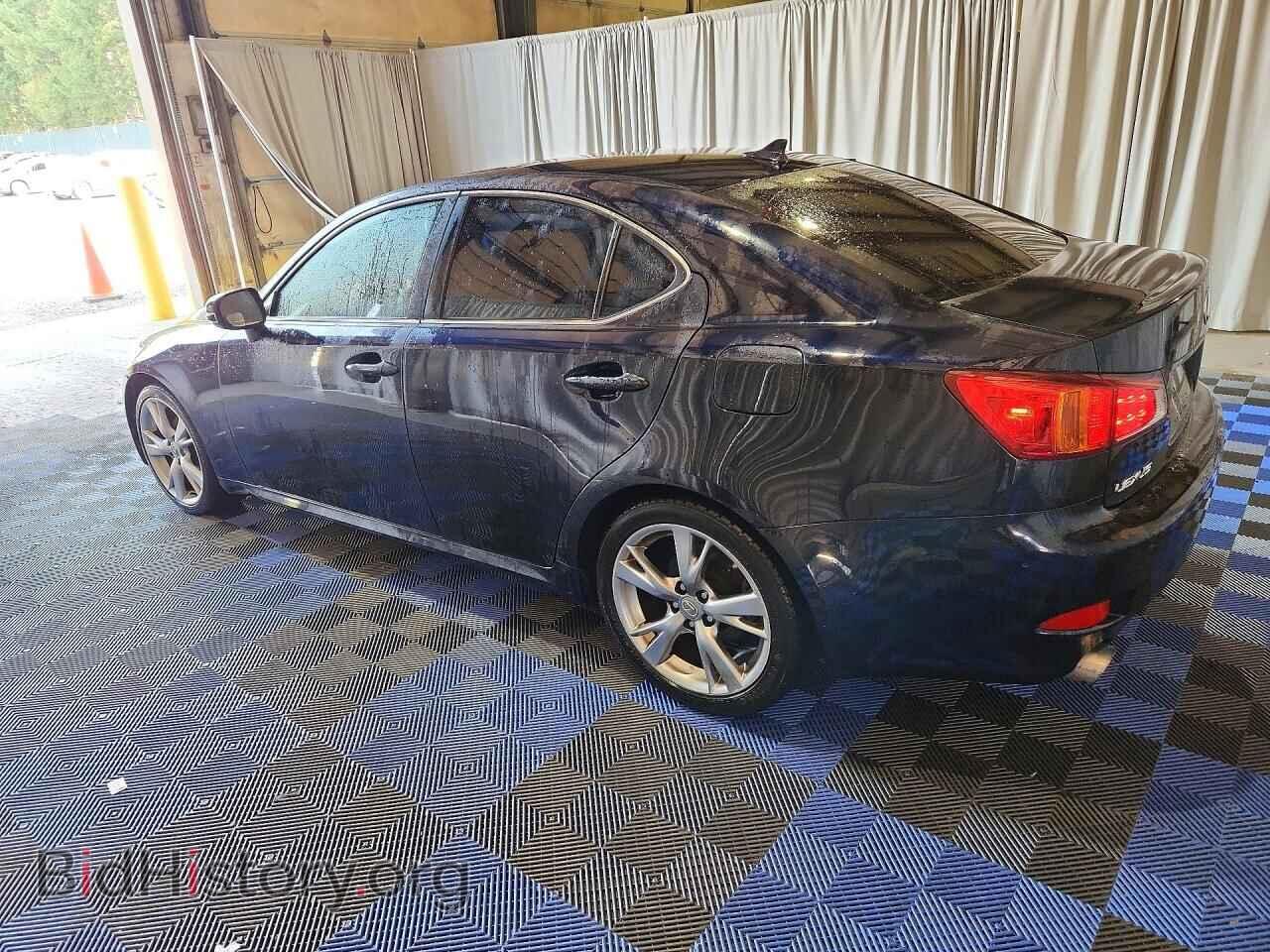 2010 LEXUS IS - VIN: JTHBF5C23A5123165 - Photo 2