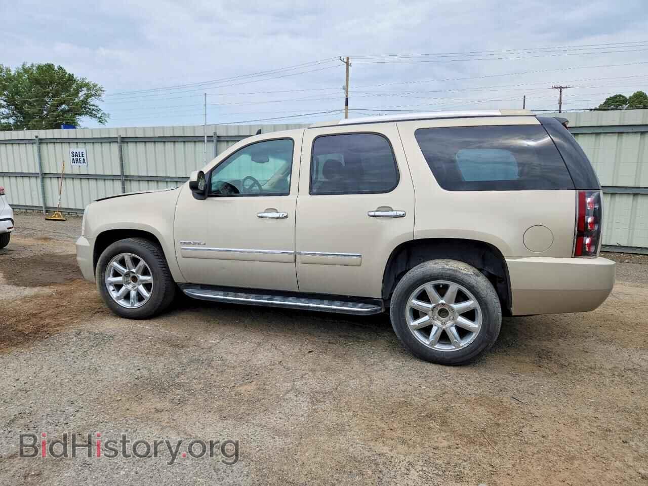 2011 GMC YUKON - VIN: 1GKS1EEFXBR220295 - Photo 2