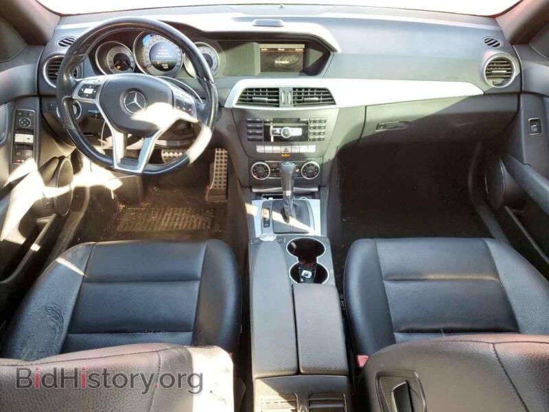 2014 Mercedes-Benz C-CLASS (VIN WDDGF4HB7EA957792) — фото 8 из 13