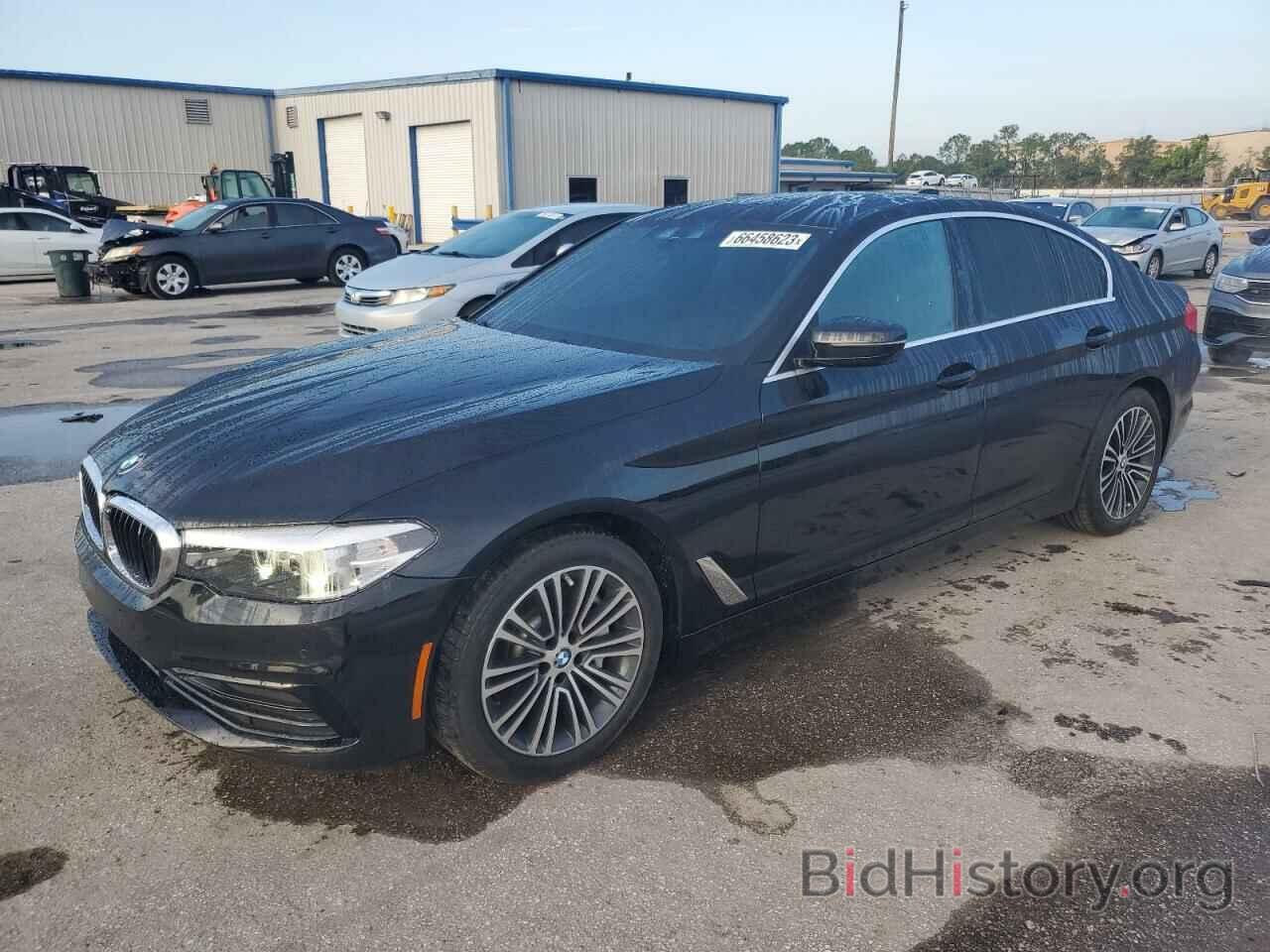 Photo WBAJA5C58KWW42727 - BMW 5 SERIES 2019