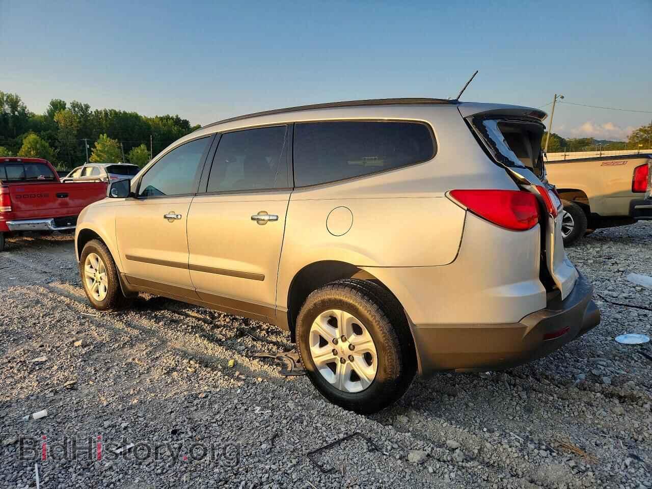 2011 CHEVROLET TRAVERSE - VIN: 1GNKREED7BJ199639 - Photo 2
