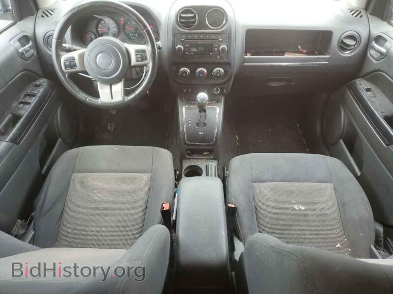 2011 Jeep COMPASS (VIN 1J4NF1FB7BD252059) — фото 8 из 13