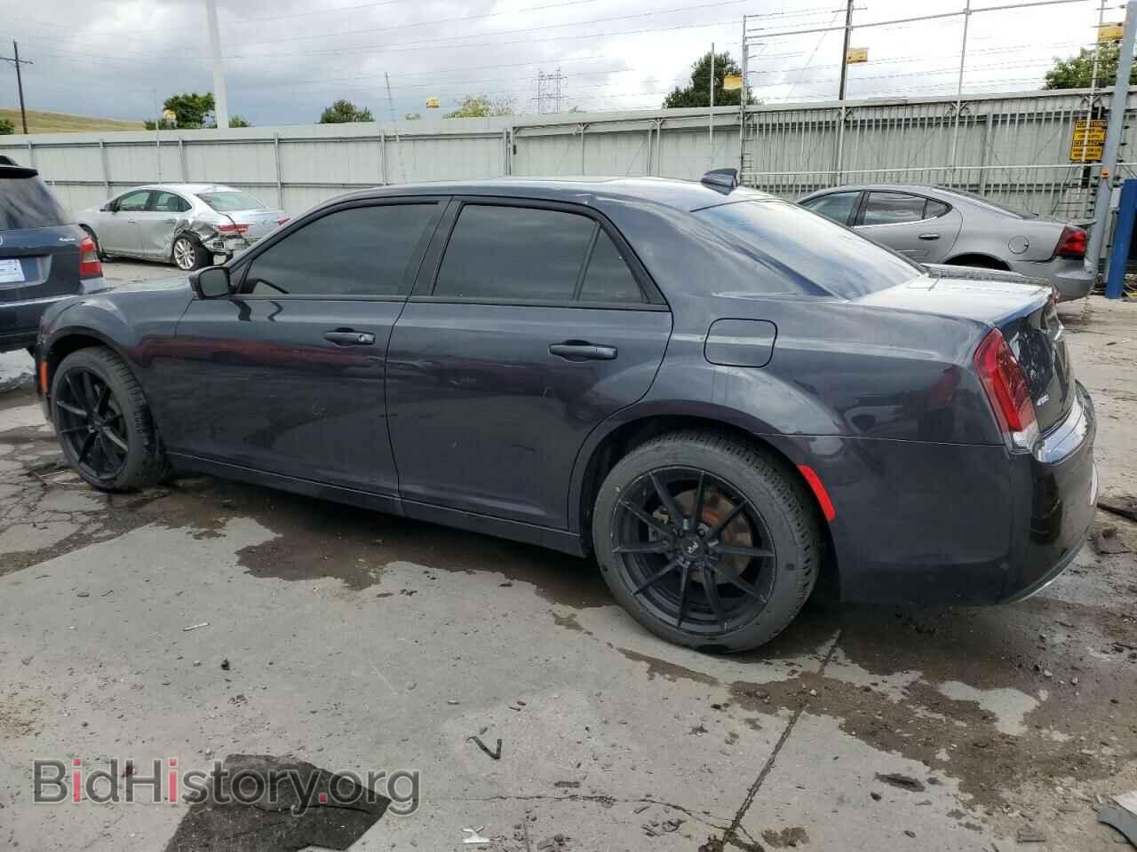 2017 CHRYSLER 300 - VIN: 2C3CCAGG7HH585880 - Photo 2