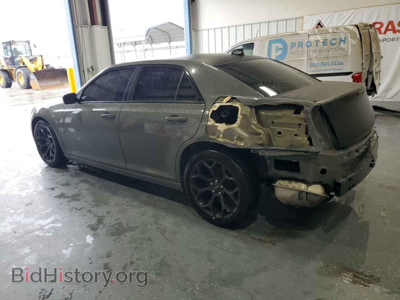 2019 CHRYSLER 300 - VIN: 2C3CCABG2KH640489 - Фото 2