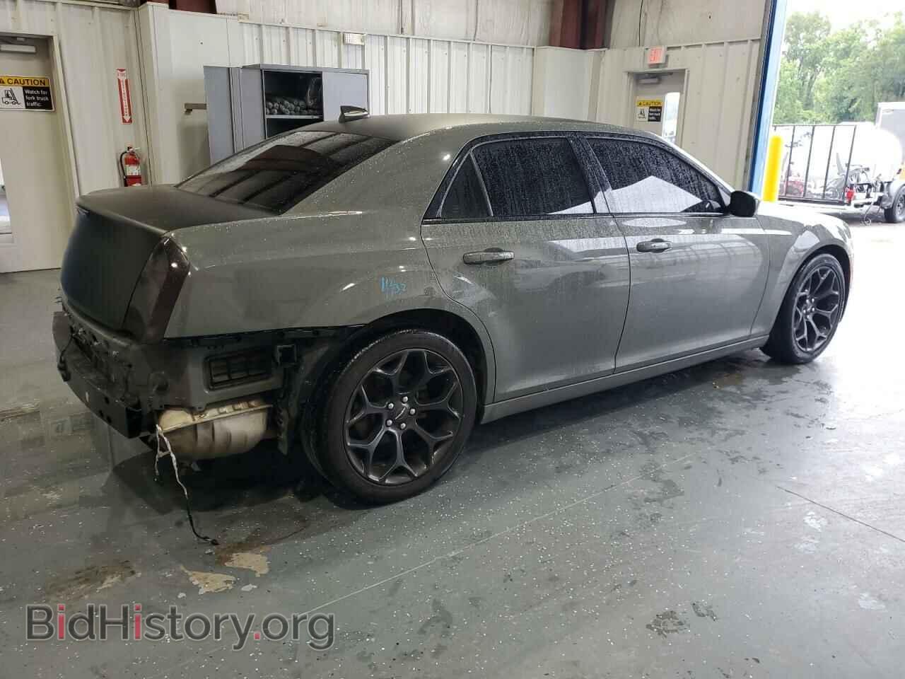 2019 CHRYSLER 300 - VIN: 2C3CCABG2KH640489 - Фото 3