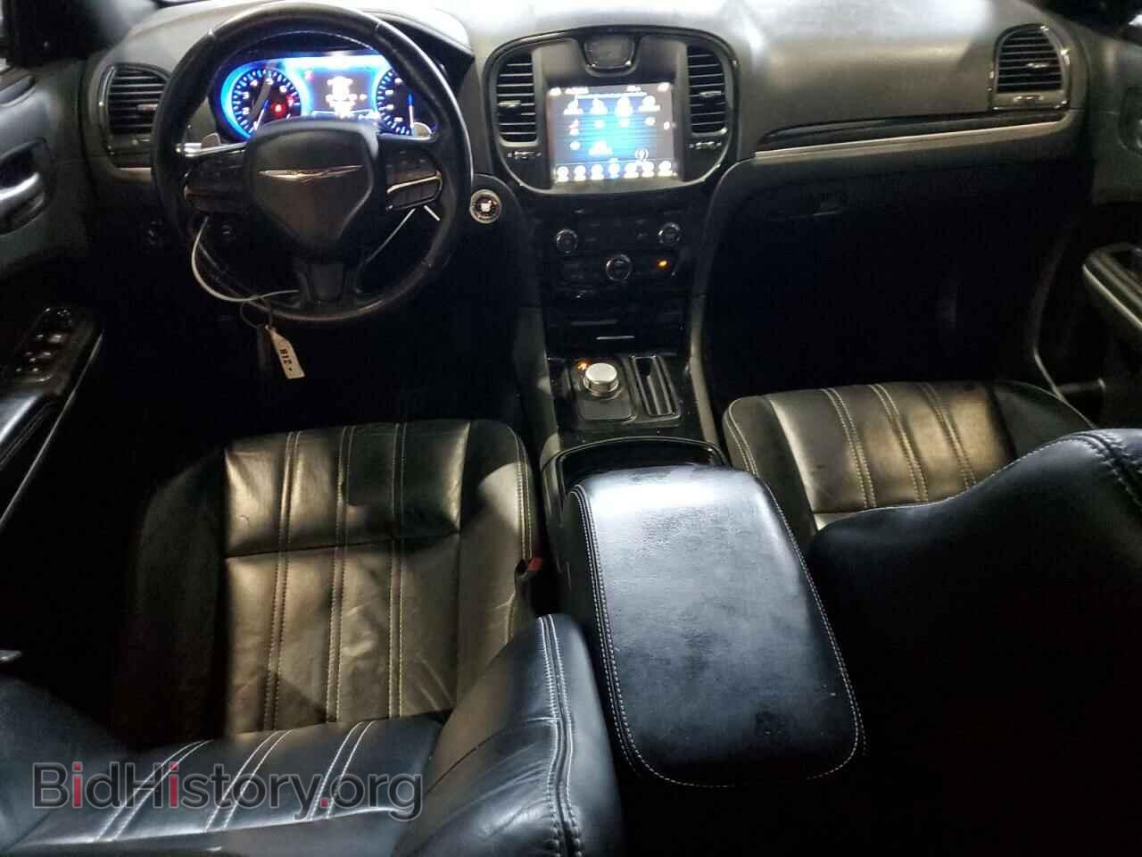 2019 CHRYSLER 300 - VIN: 2C3CCABG2KH640489 - Фото 8