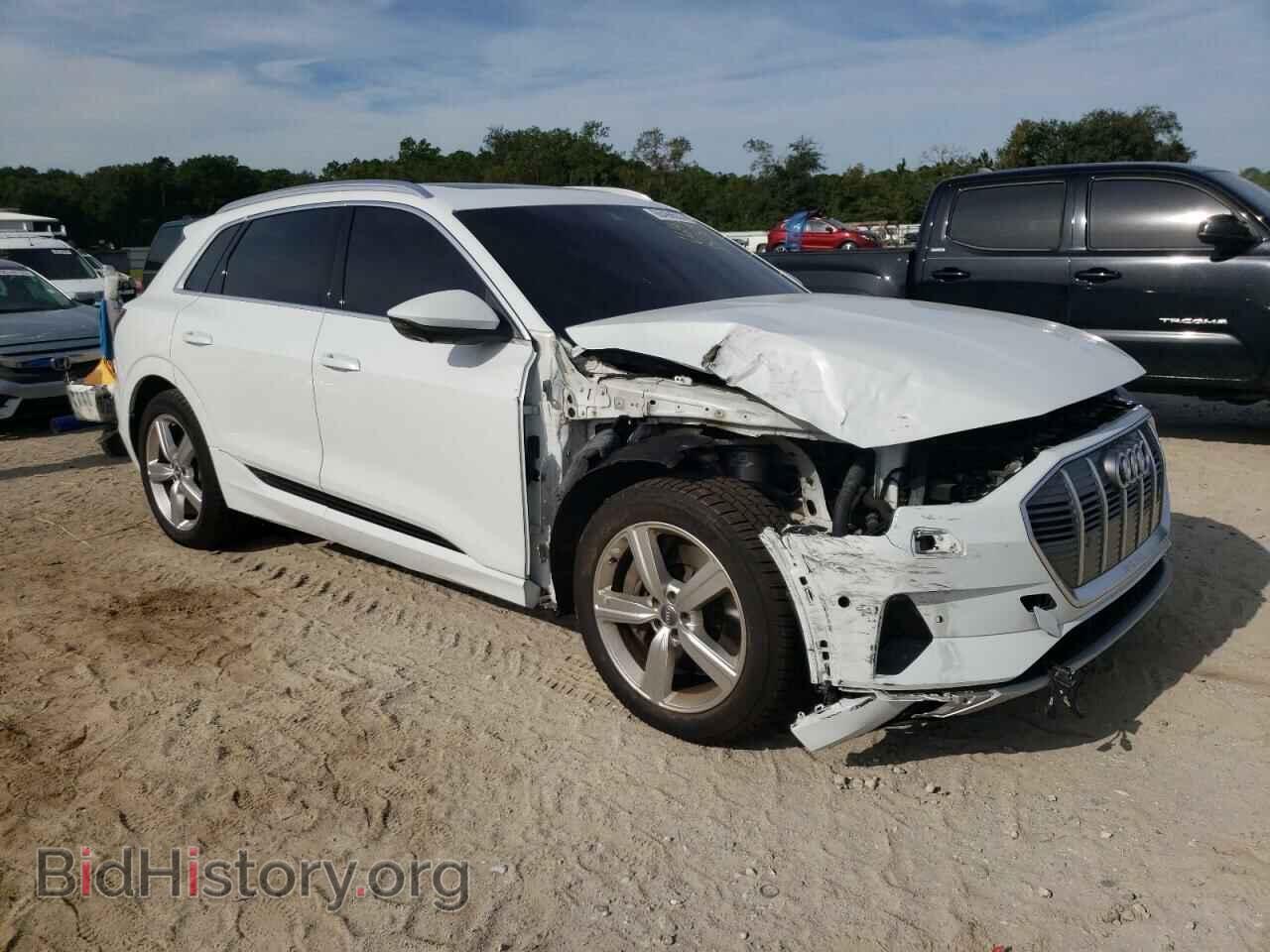 2019 AUDI E-TRON - VIN: WA1LAAGE9KB012960 - Photo 4