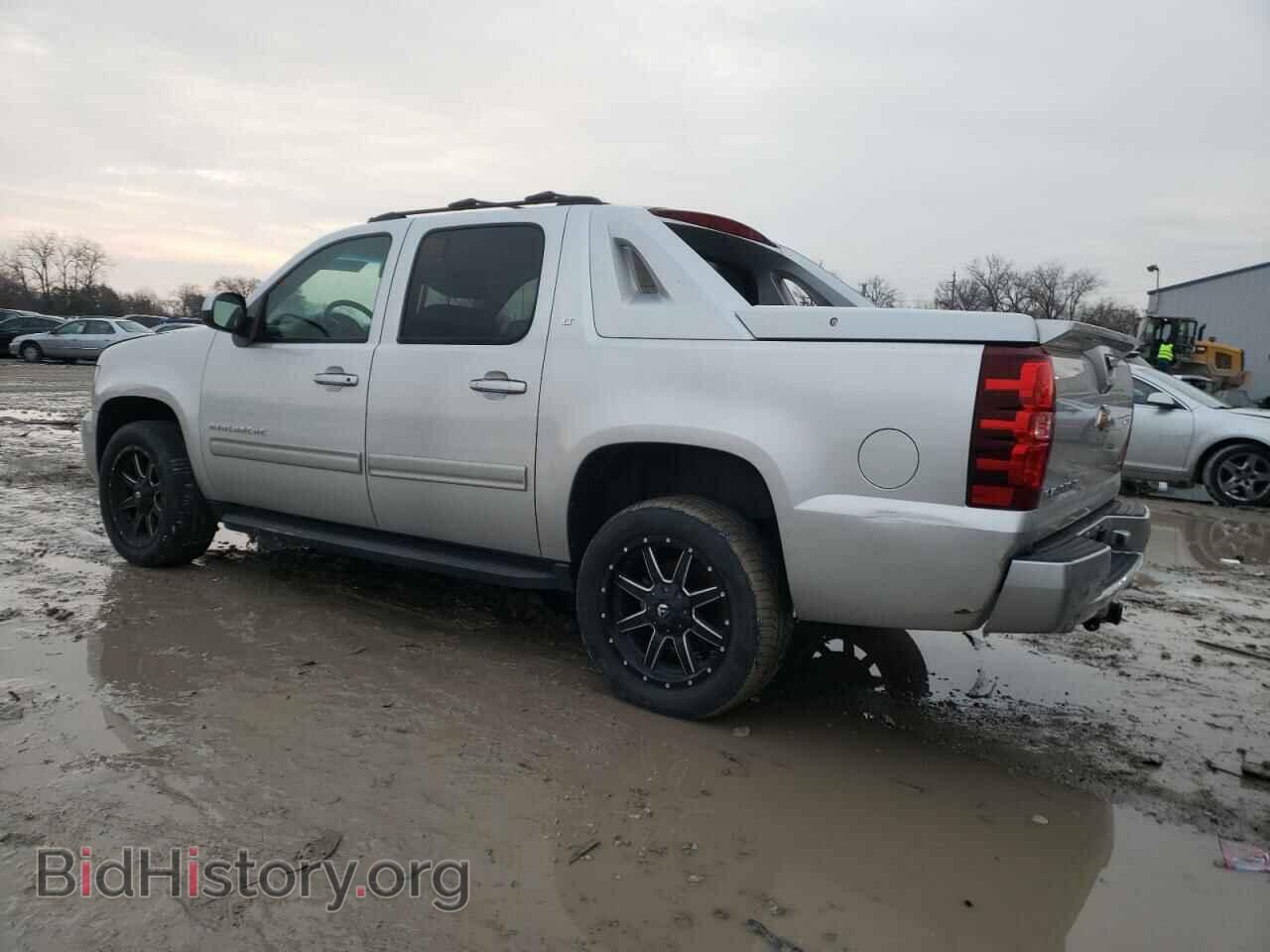 2011 CHEVROLET AVALANCHE - VIN: 3GNTKFE36BG245713 - Фото 2
