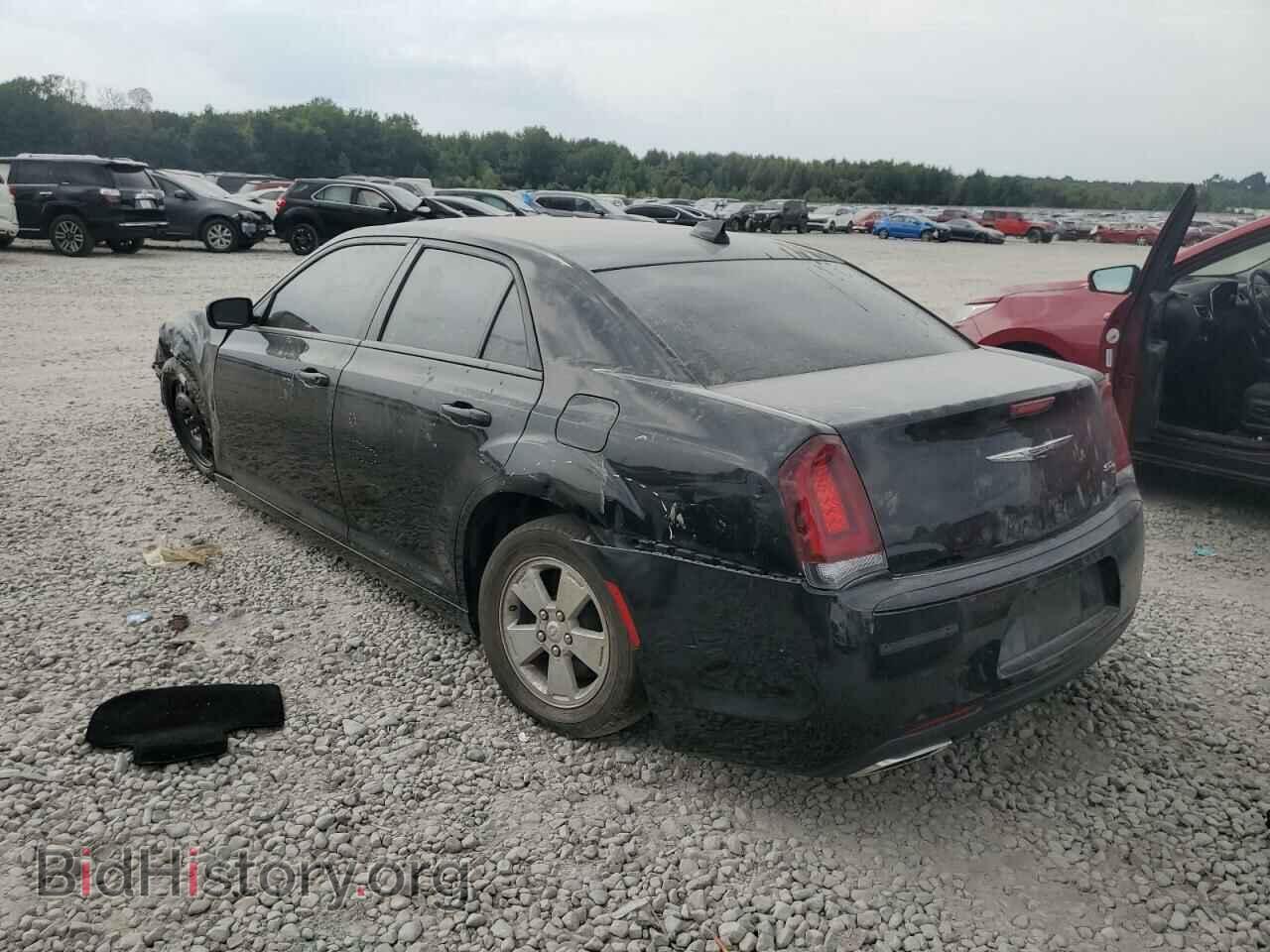 2019 CHRYSLER 300 - VIN: 2C3CCABG9KH638108 - Фото 2