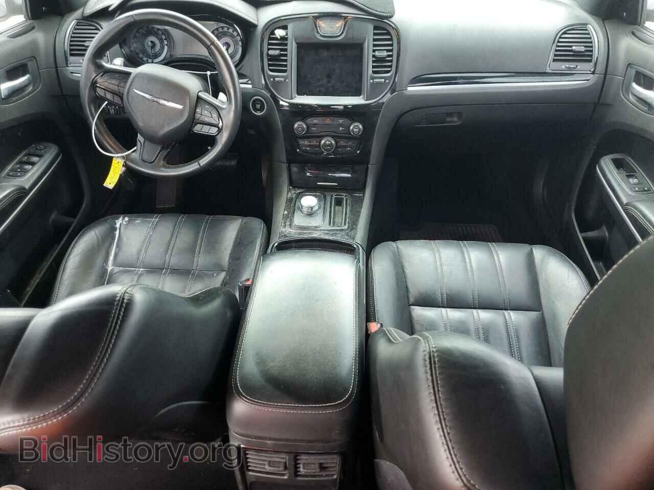2019 CHRYSLER 300 - VIN: 2C3CCABG9KH638108 - Фото 8