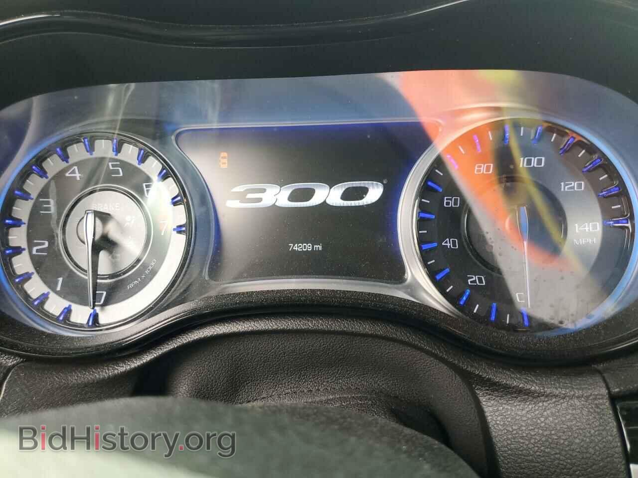 2019 CHRYSLER 300 - VIN: 2C3CCABG9KH638108 - Фото 9