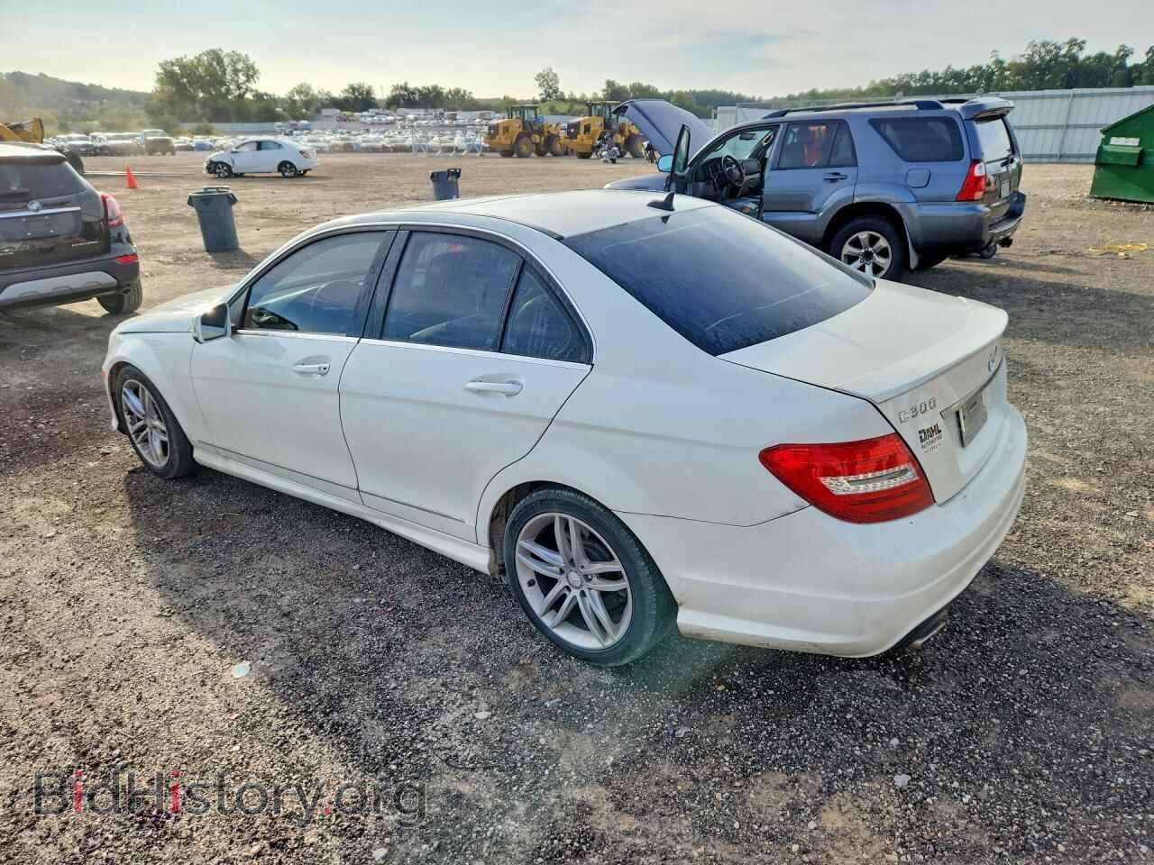 2012 MERCEDES-BENZ C-CLASS - VIN: WDDGF8BB1CA693921 - Фото 2