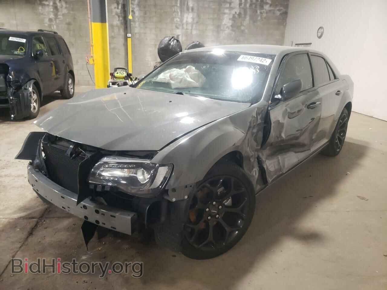 2019 CHRYSLER 300 - VIN: 2C3CCABG9KH516140 - Фото 2