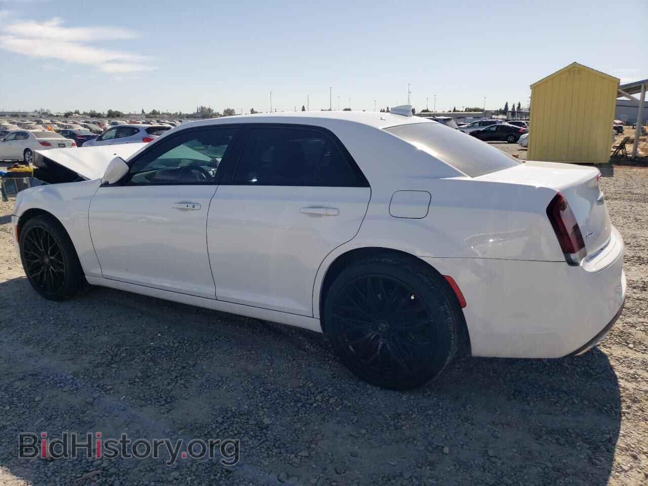 2019 CHRYSLER 300 - VIN: 2C3CCAGG9KH586245 - Фото 2