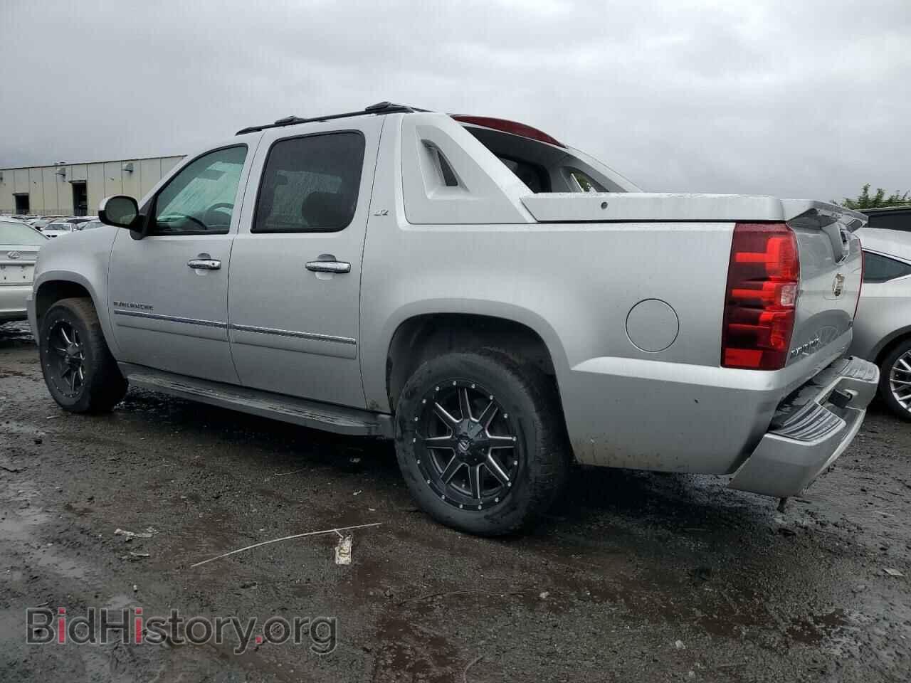 2011 CHEVROLET AVALANCHE - VIN: 3GNTKGE30BG341990 - Фото 2