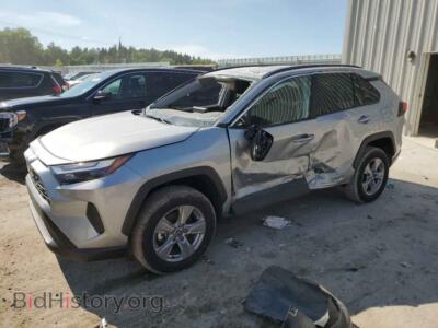 2024 Toyota RAV4 XLE, silver — VIN 2T3W1RFV0RW308065, Copart