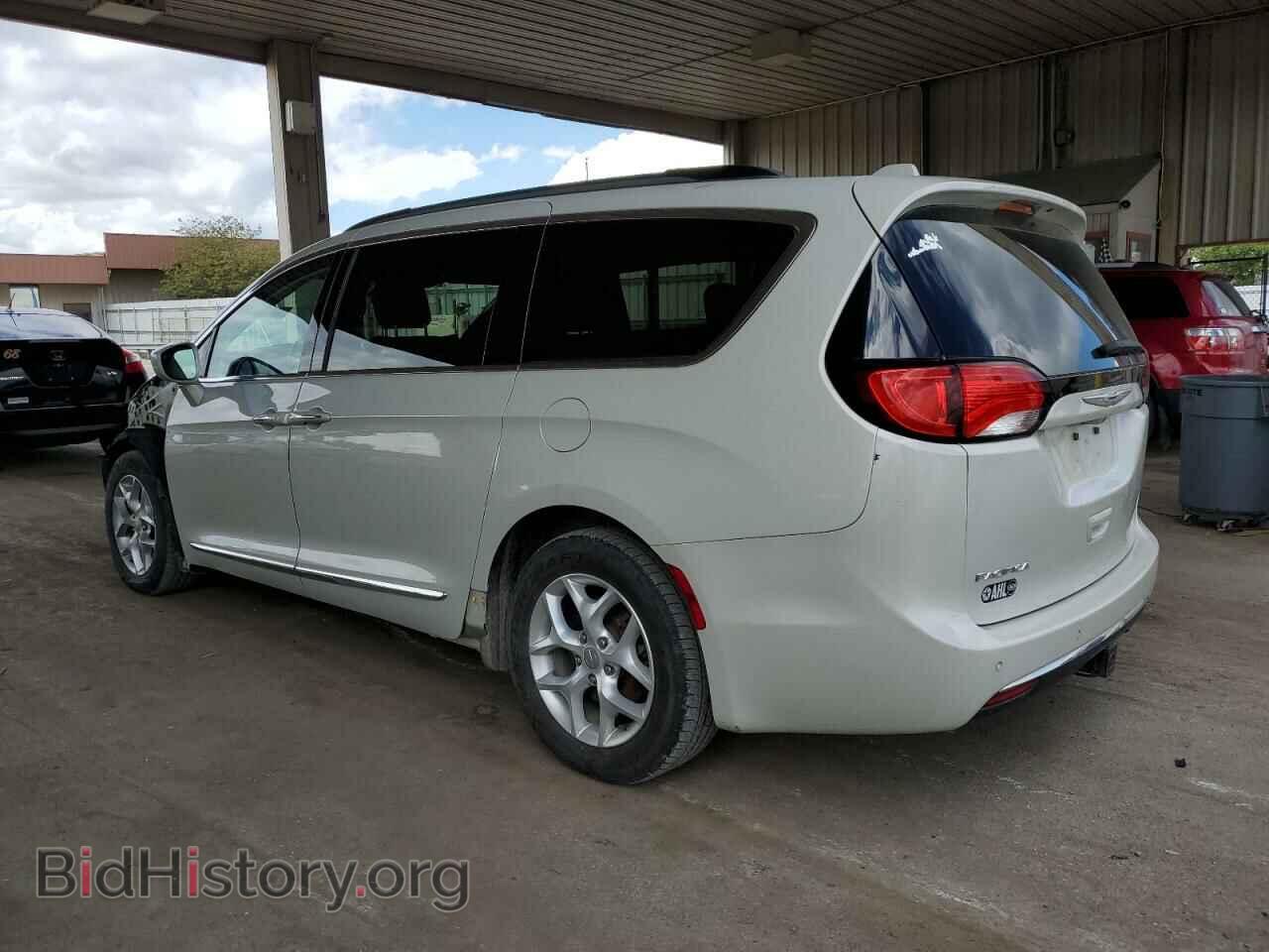 2017 CHRYSLER All Models - VIN: 2C4RC1BG4HR794744 - Фото 2