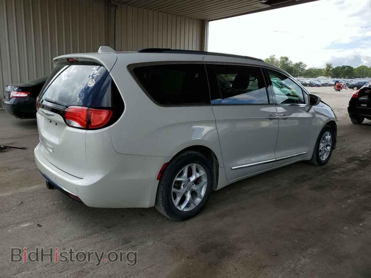 2017 CHRYSLER All Models - VIN: 2C4RC1BG4HR794744 - Фото 3