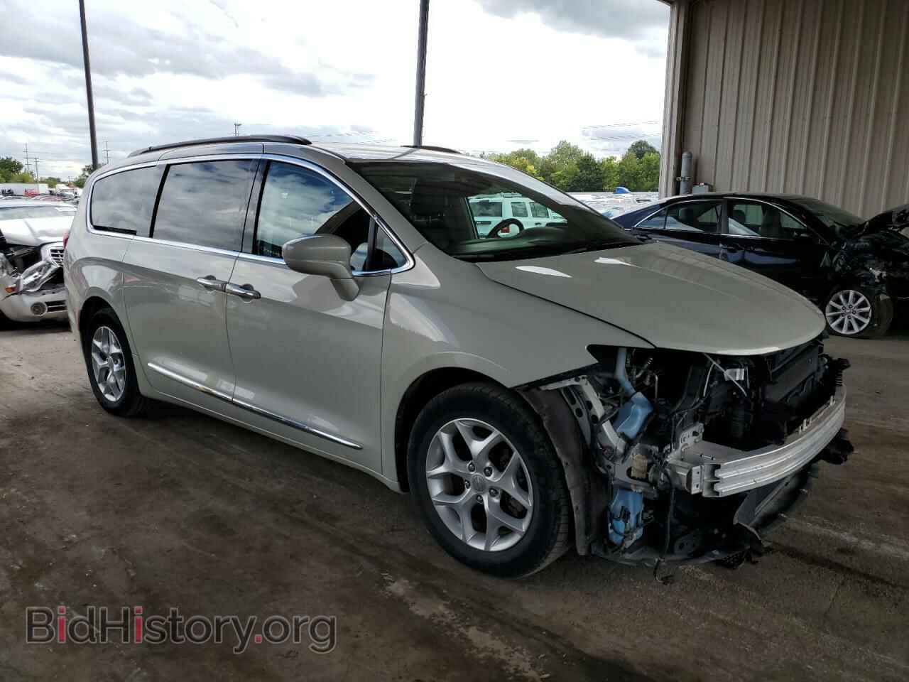 2017 CHRYSLER All Models - VIN: 2C4RC1BG4HR794744 - Фото 4