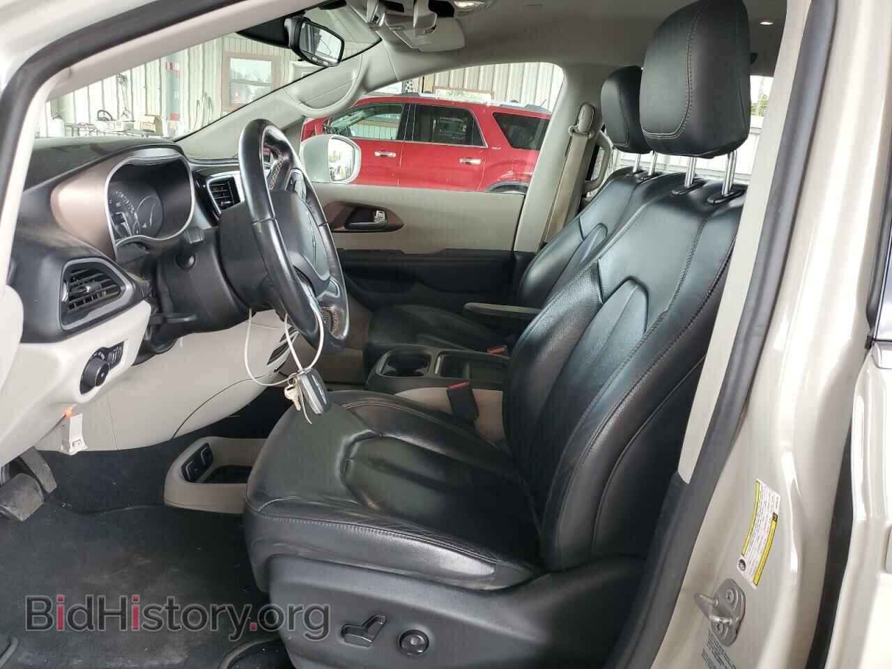 2017 CHRYSLER All Models - VIN: 2C4RC1BG4HR794744 - Фото 7
