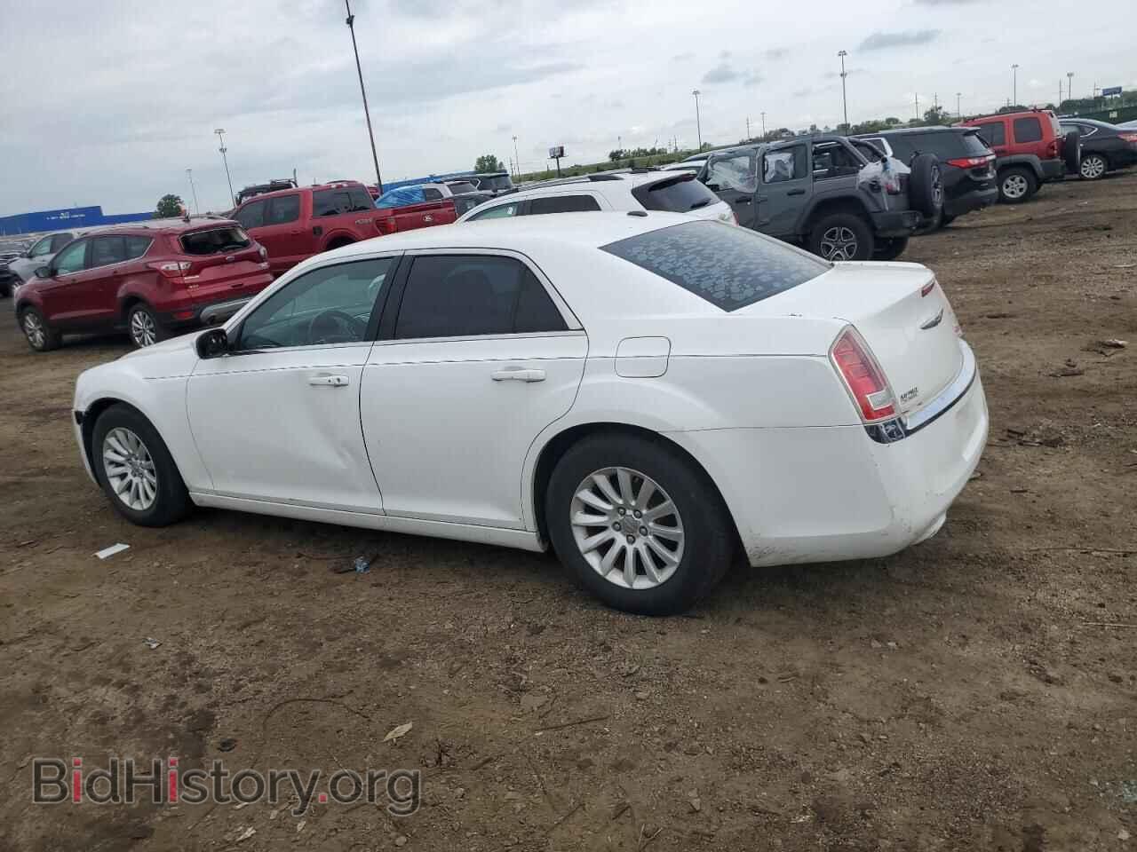 2013 CHRYSLER 300 - VIN: 2C3CCAAG4DH510055 - Фото 2