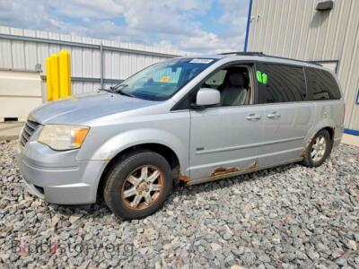 2008 Chrysler MINIVAN Touring, silver — VIN 2A8HR54P48R769429, Copart