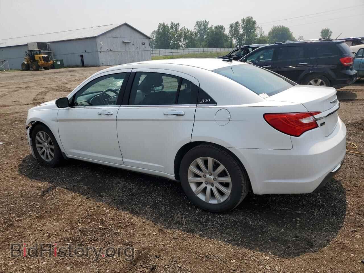 2013 CHRYSLER 200 - VIN: 1C3CCBCGXDN573350 - Фото 2