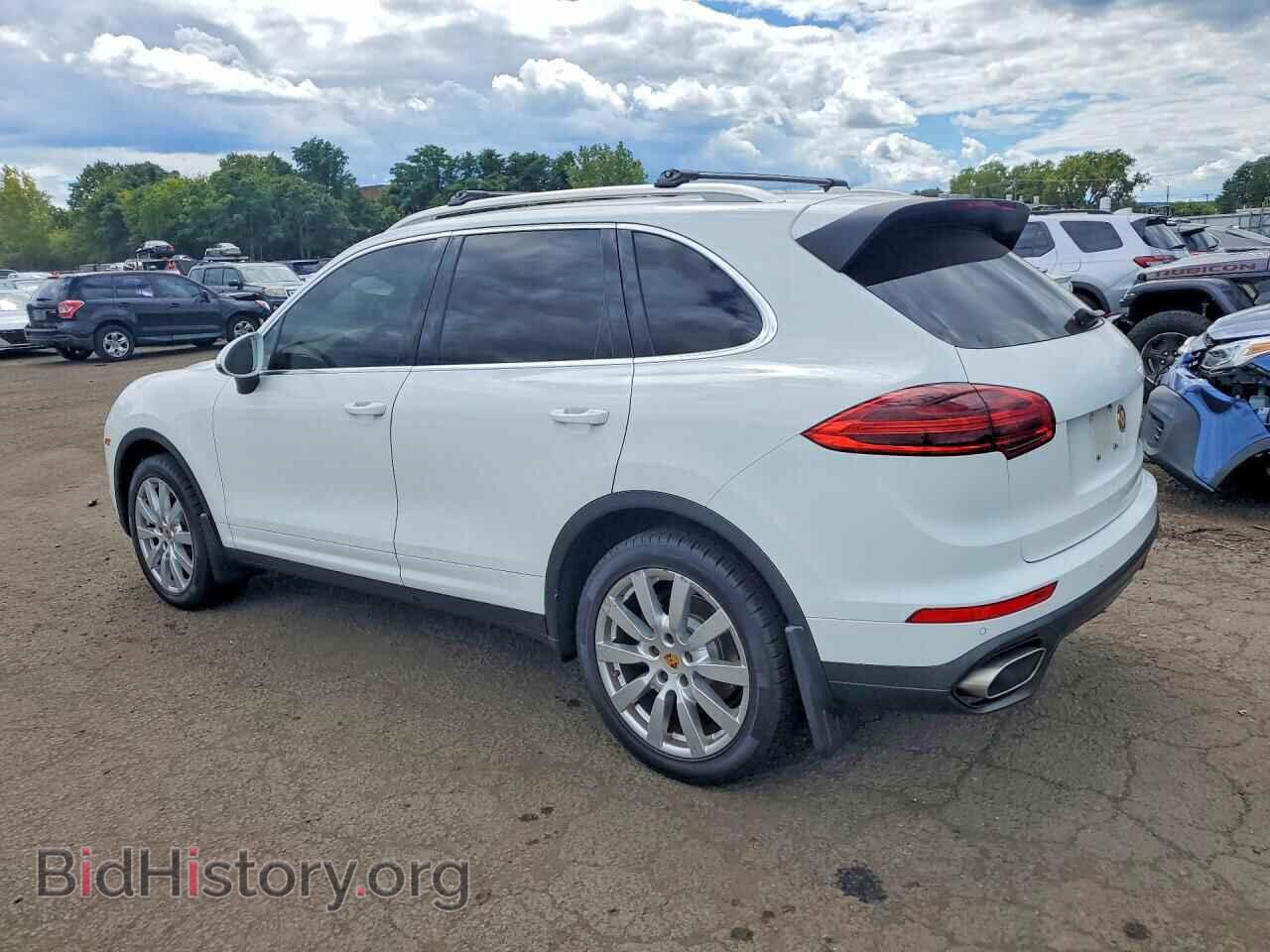 2016 PORSCHE CAYENNE - VIN: WP1AA2A20GLA10841 - Photo 2