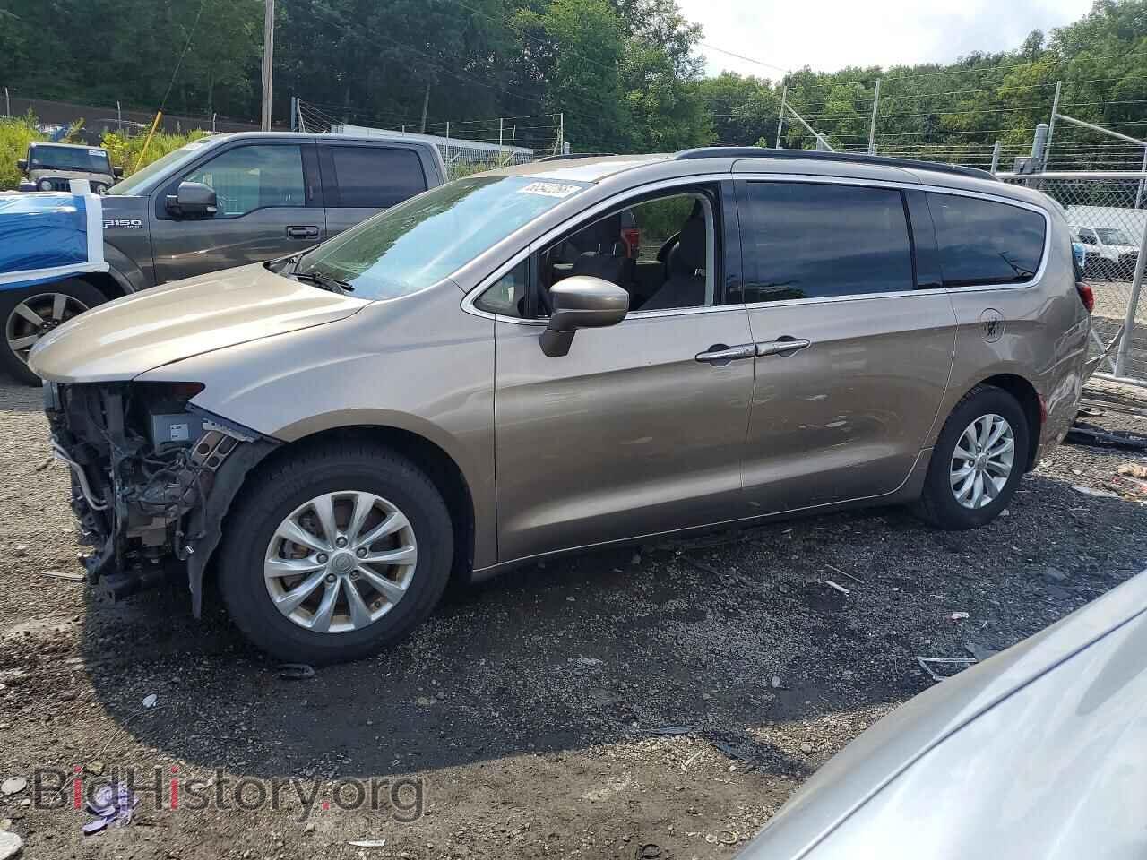 2018 Chrysler PACIFICA Touring Plus (VIN 2C4RC1FG1JR133379) — photo 1 of 13, Copart, damage: front end