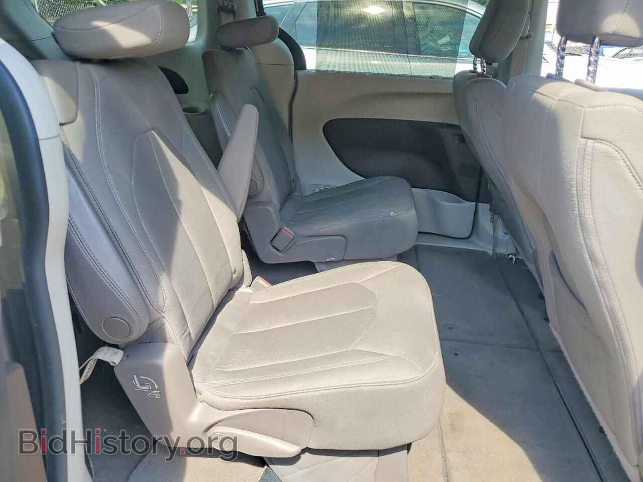 2018 Chrysler PACIFICA (VIN 2C4RC1FG1JR133379) — photo 11 of 13