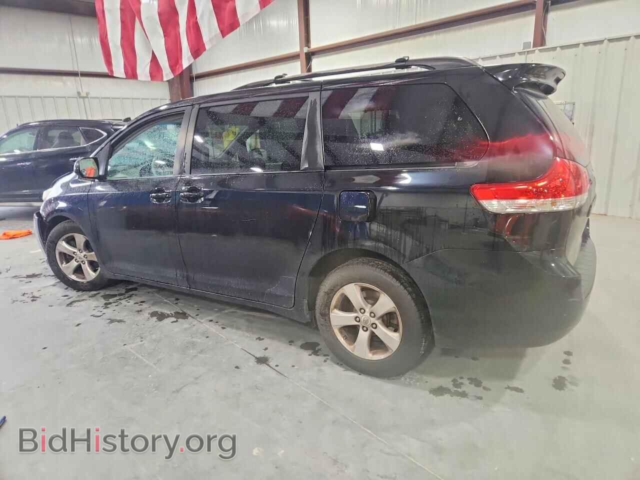 2011 TOYOTA SIENNA - VIN: 5TDKK3DC3BS064400 - Photo 2