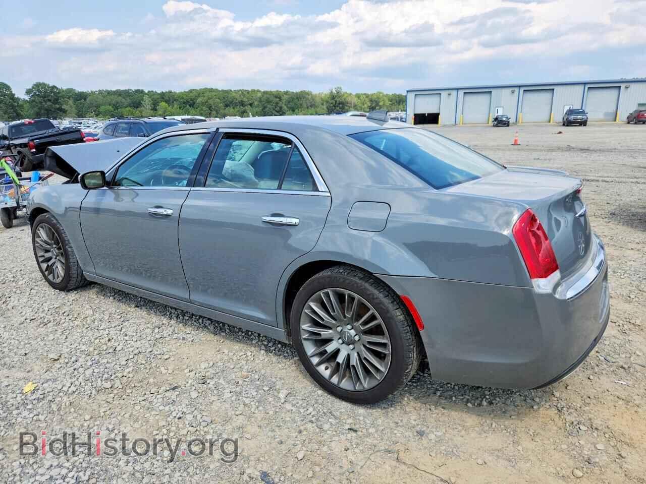 2019 CHRYSLER 300 - VIN: 2C3CCAEG1KH528147 - Photo 2