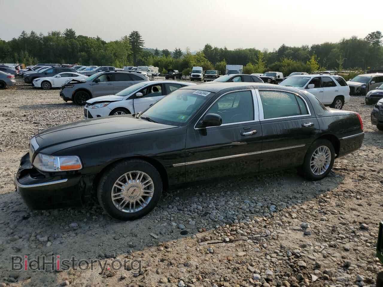 Photo 2LNBL8CV9AX632015 - LINCOLN TOWNCAR 2010