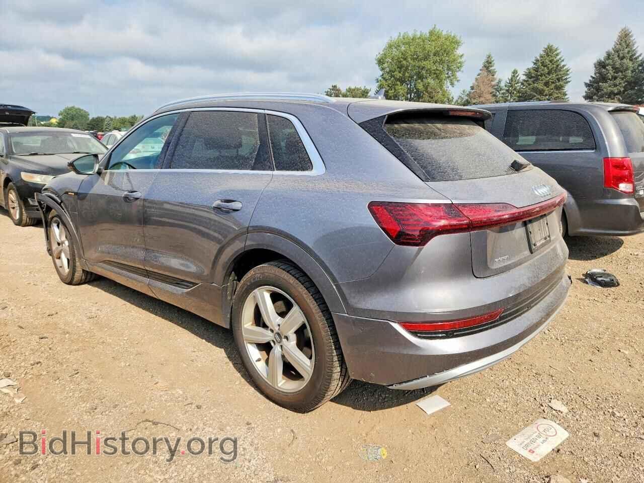 2019 AUDI E-TRON - VIN: WA1LABGE2KB021683 - Photo 2