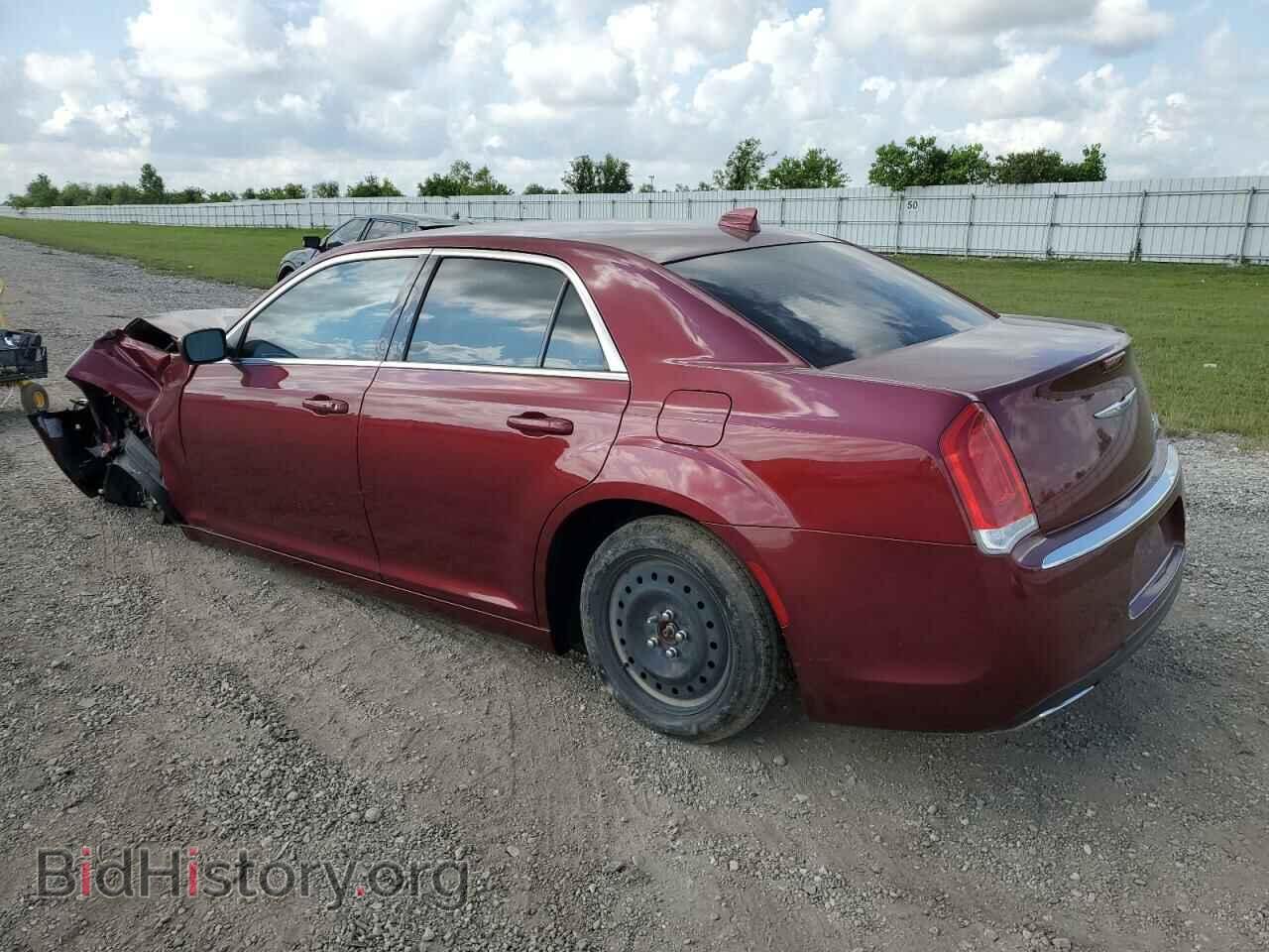 2019 CHRYSLER 300 - VIN: 2C3CCAAG7KH556086 - Фото 2