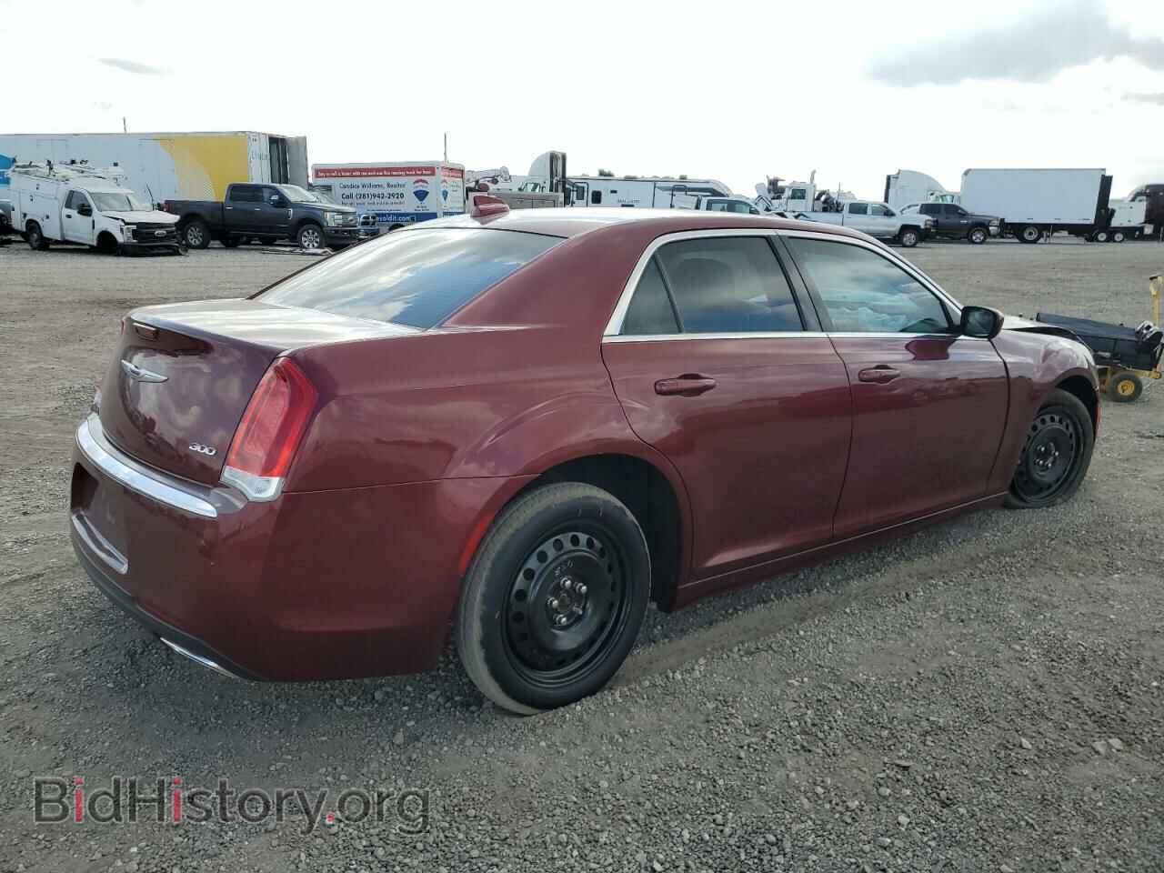 2019 CHRYSLER 300 - VIN: 2C3CCAAG7KH556086 - Фото 3