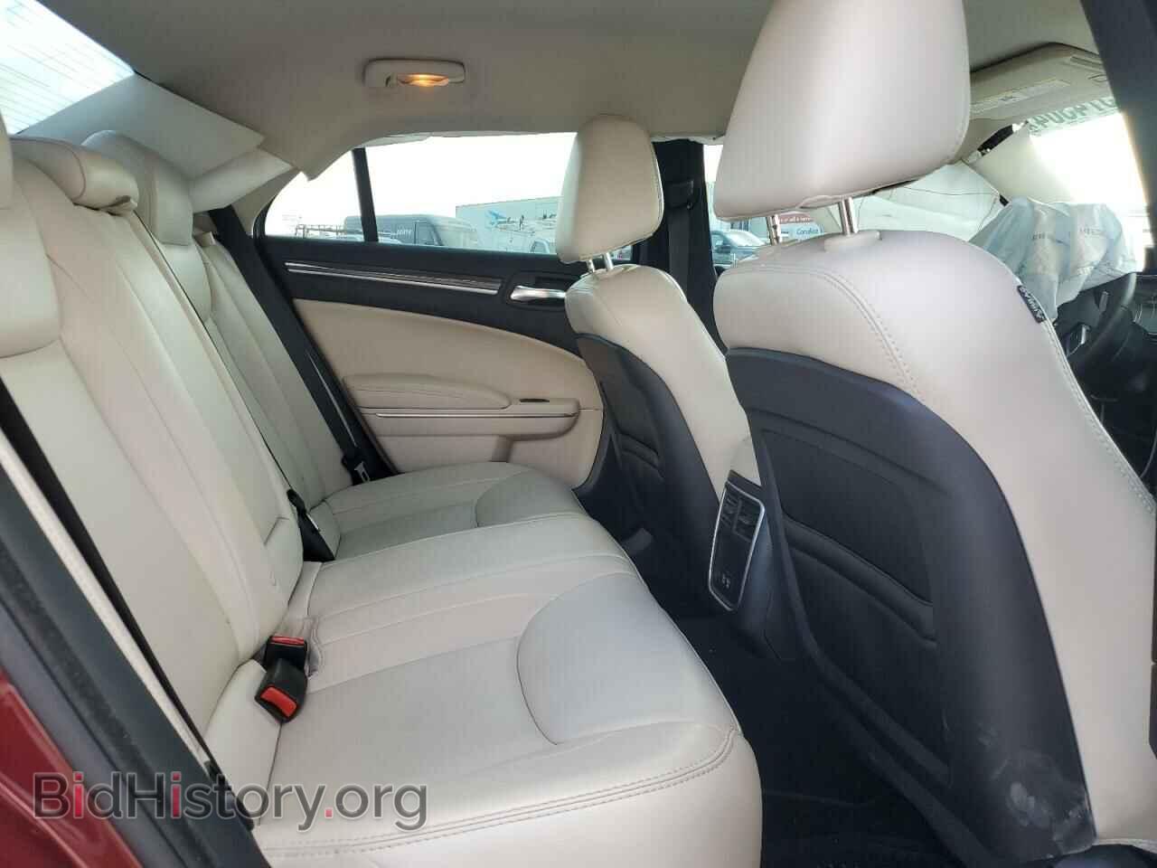 2019 CHRYSLER 300 - VIN: 2C3CCAAG7KH556086 - Фото 10