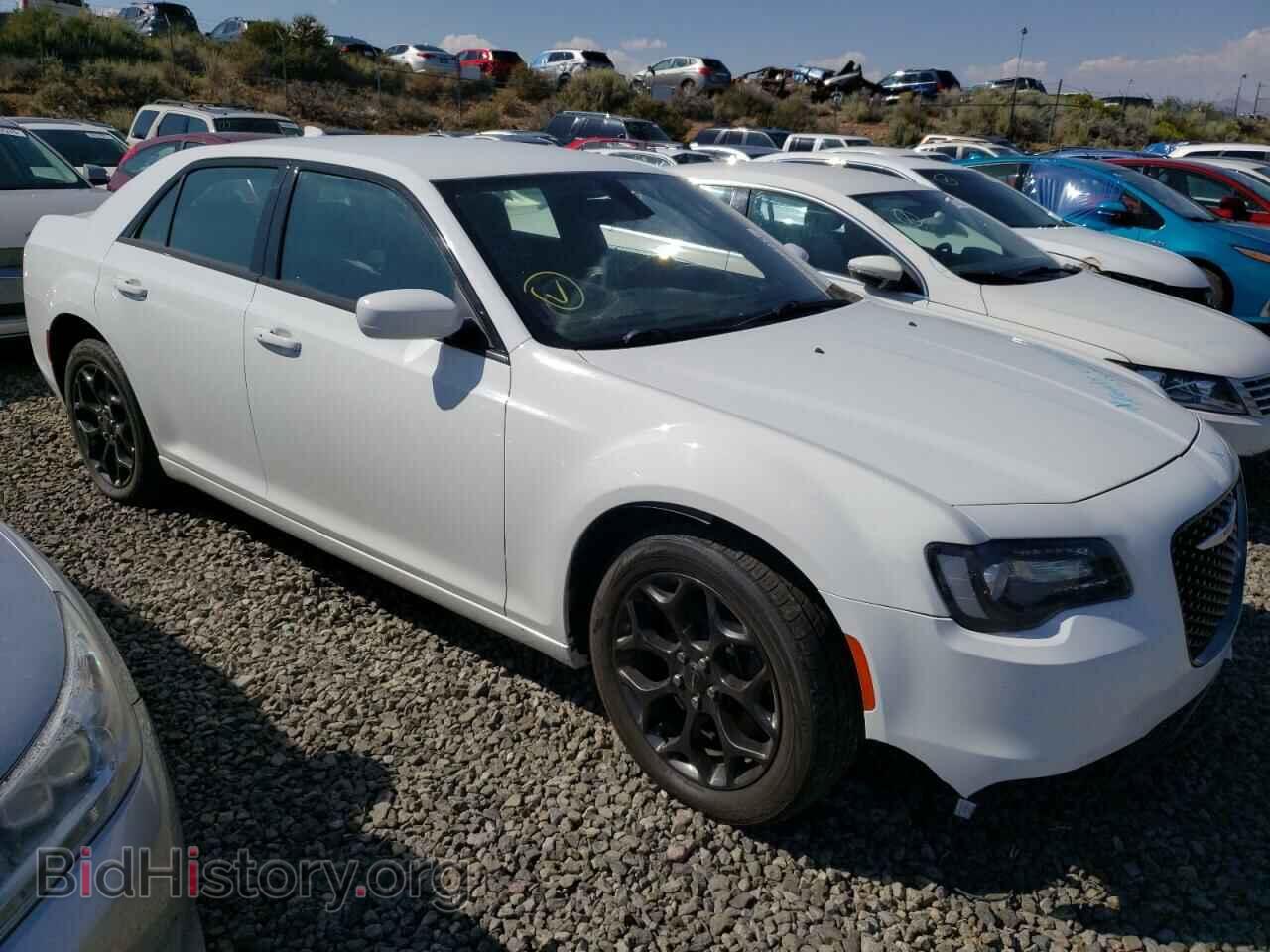 2019 CHRYSLER 300 - VIN: 2C3CCAGG6KH586185 - Фото 4