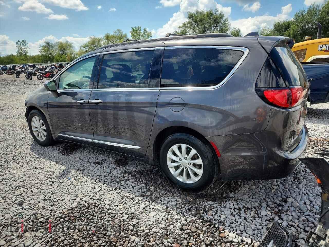 2017 CHRYSLER PACIFICA - VIN: 2C4RC1BG9HR511464 - Фото 2