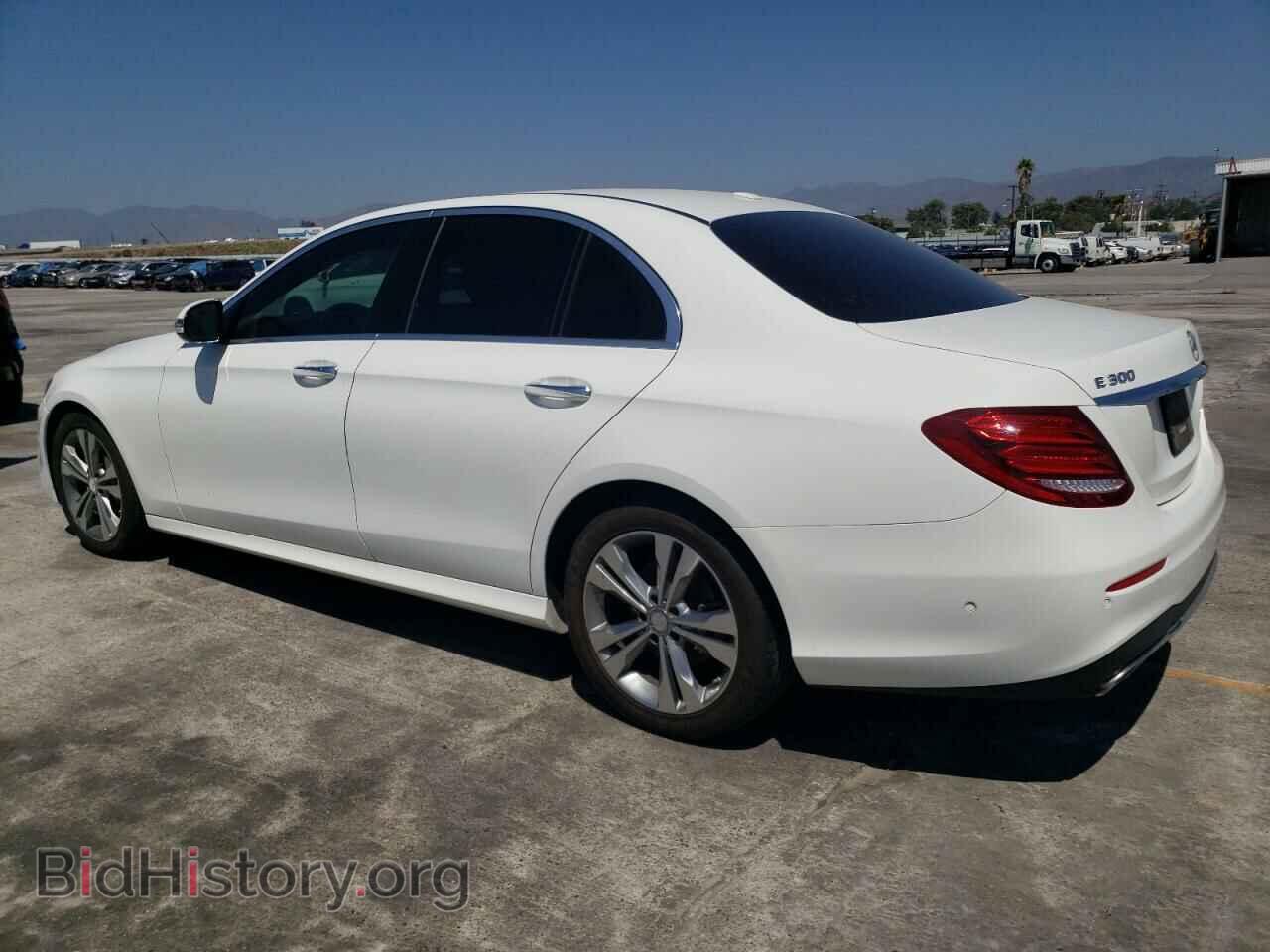 2017 MERCEDES-BENZ E-CLASS - VIN: WDDZF4JB4HA007767 - Фото 2