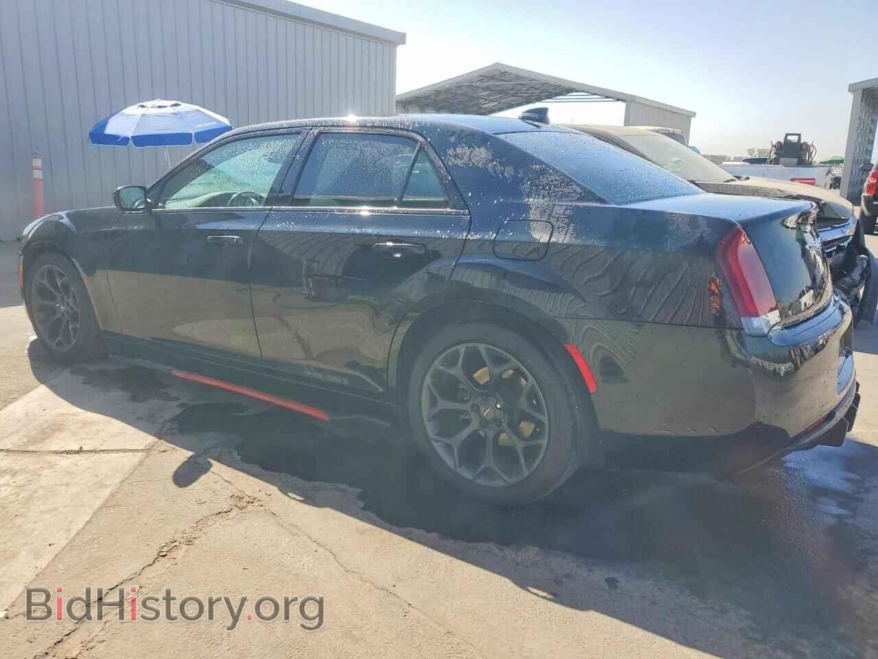 2019 CHRYSLER 300 - VIN: 2C3CCABG2KH634028 - Фото 2