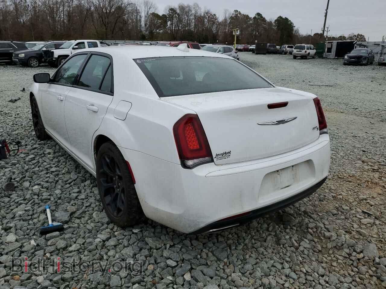 2019 CHRYSLER 300 - VIN: 2C3CCABG7KH617936 - Фото 3