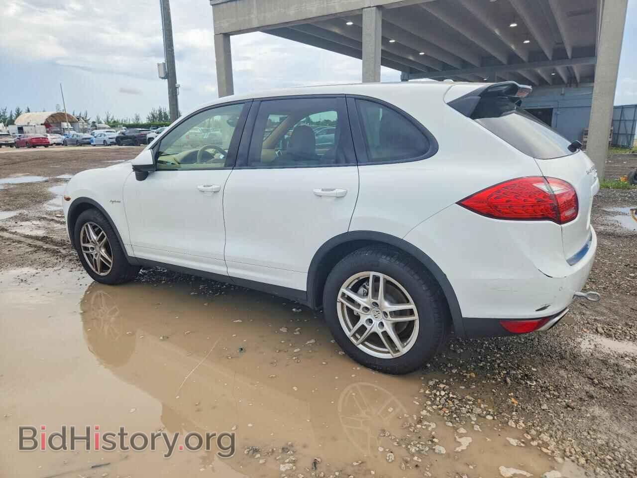 2014 PORSCHE CAYENNE - VIN: WP1AE2A29ELA50546 - Photo 2