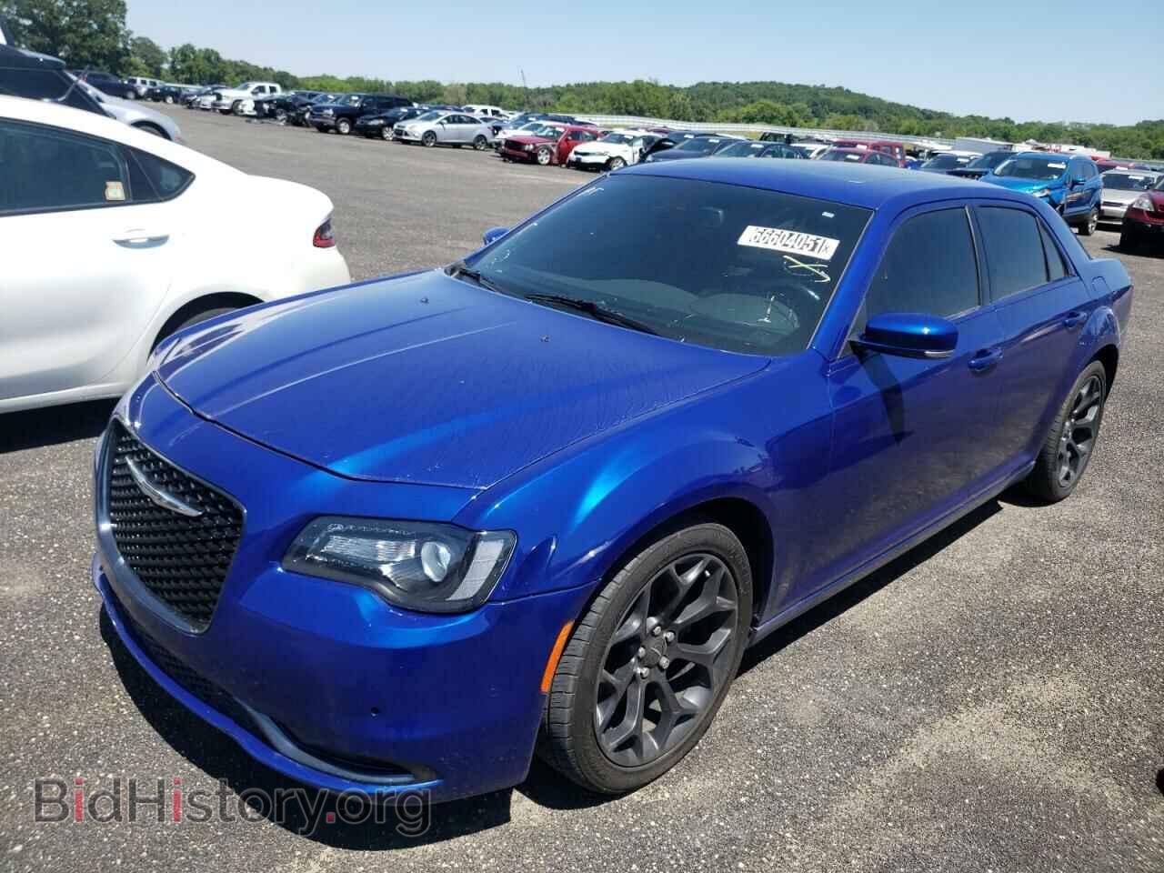 2019 CHRYSLER 300 - VIN: 2C3CCABG3KH577757 - Фото 2