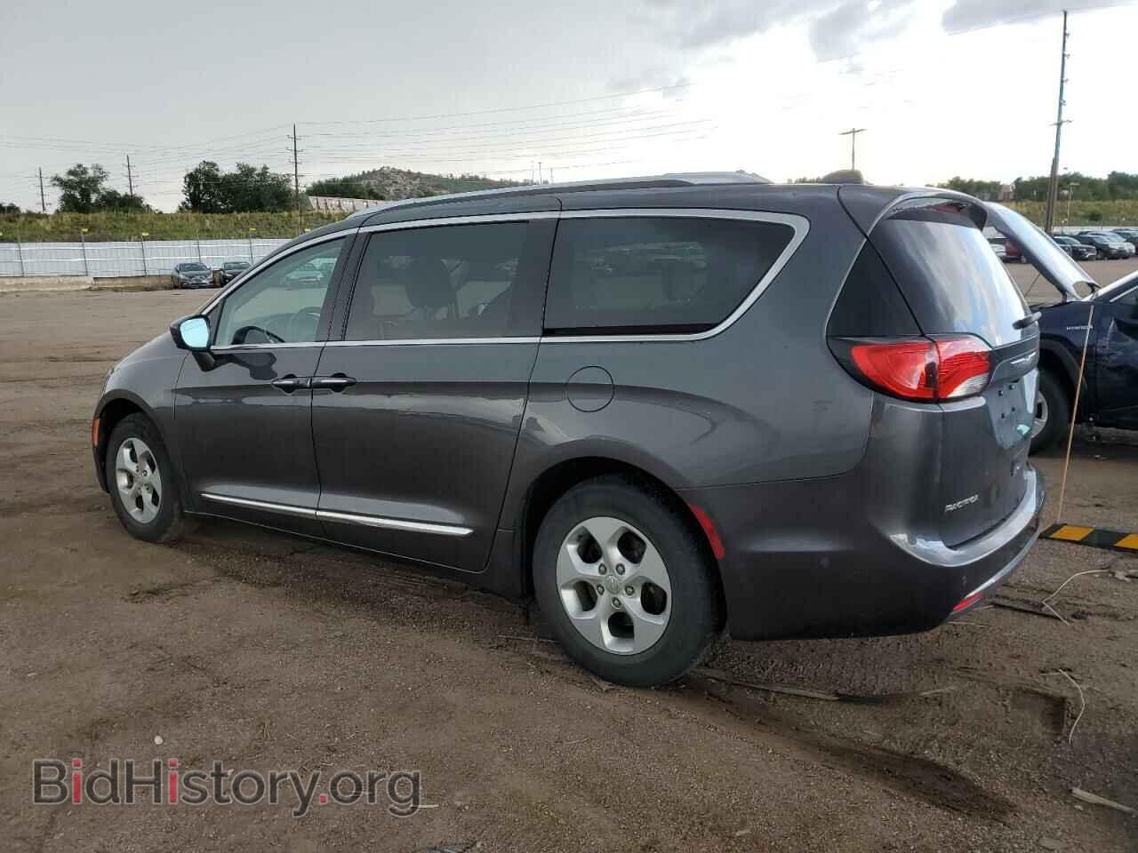 2017 CHRYSLER PACIFICA - VIN: 2C4RC1EG1HR525984 - Photo 2