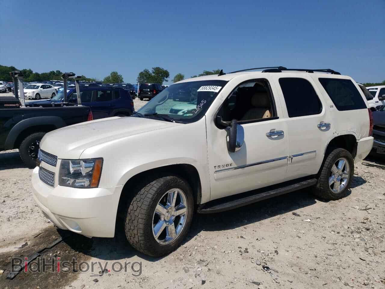 Photo 1GNSKCE00BR390729 - CHEVROLET TAHOE 2011