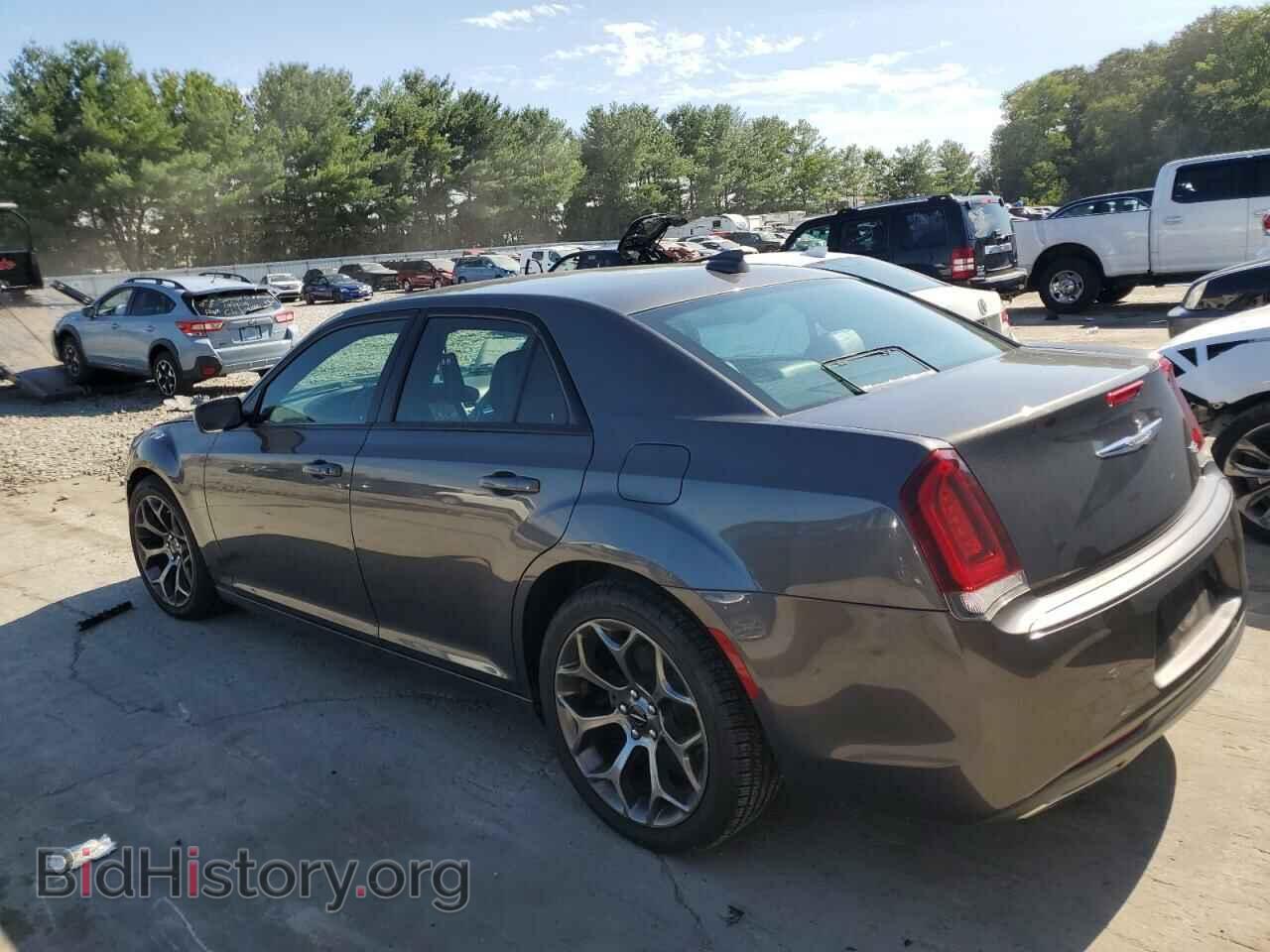 2018 CHRYSLER 300 - VIN: 2C3CCABG9JH239942 - Фото 2